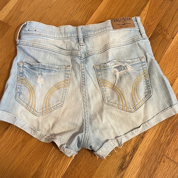 Hollister Jean Shorts - Picture 2 of 2